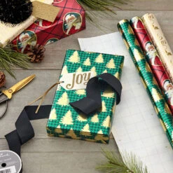Hallmark Traditional 3-Pack Foil Christmas Wrapping Paper Assortment, 60 Sq. Ft. -Hallmark Shop Foil Christmas Wrapping Paper Assortment 5JXW1065 03